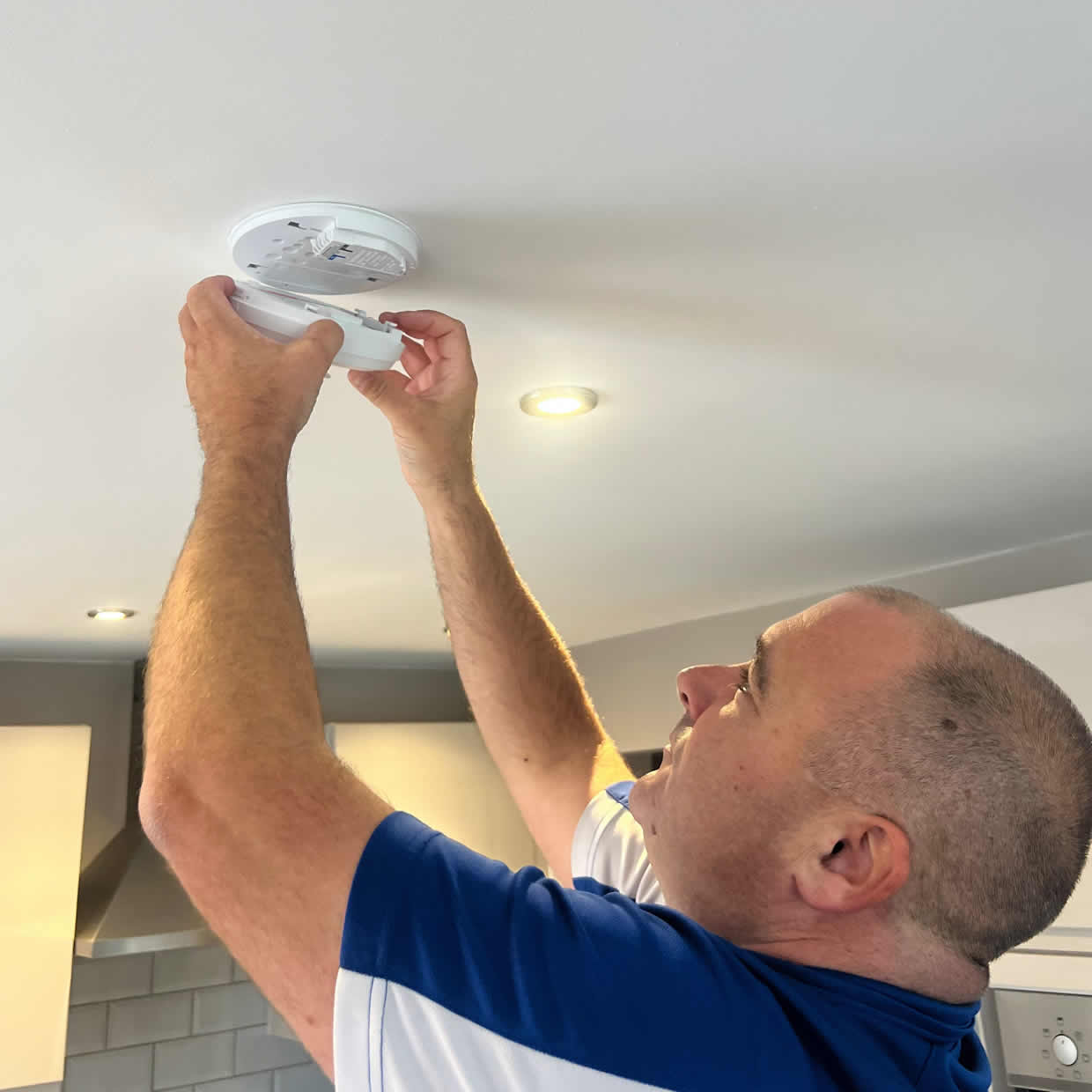 Local smoke alarm installer covering Blyth